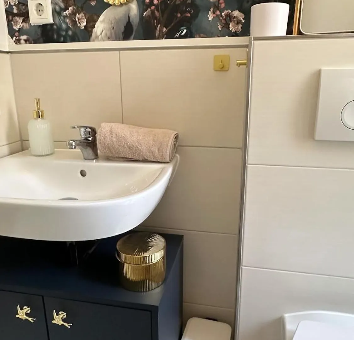 Premium-Apartment Im Duisburger Sueden, Naehe Duesseldorf Flughafen & Messe, Komplett Ausgestattetes Apartment Mit Modernen Altbau-Flair