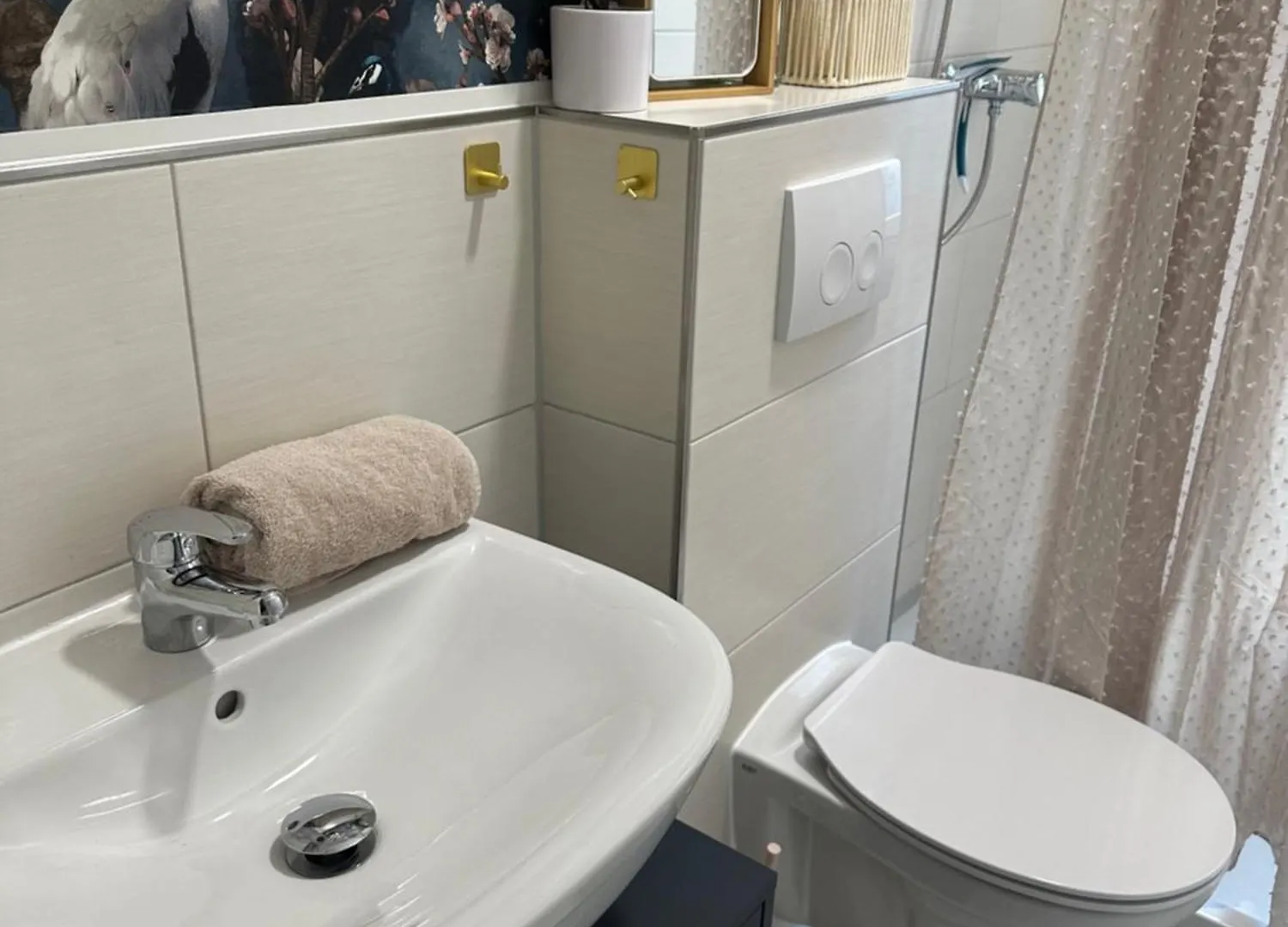 Premium-Apartment Im Duisburger Sueden, Naehe Duesseldorf Flughafen & Messe, Komplett Ausgestattetes Apartment Mit Modernen Altbau-Flair