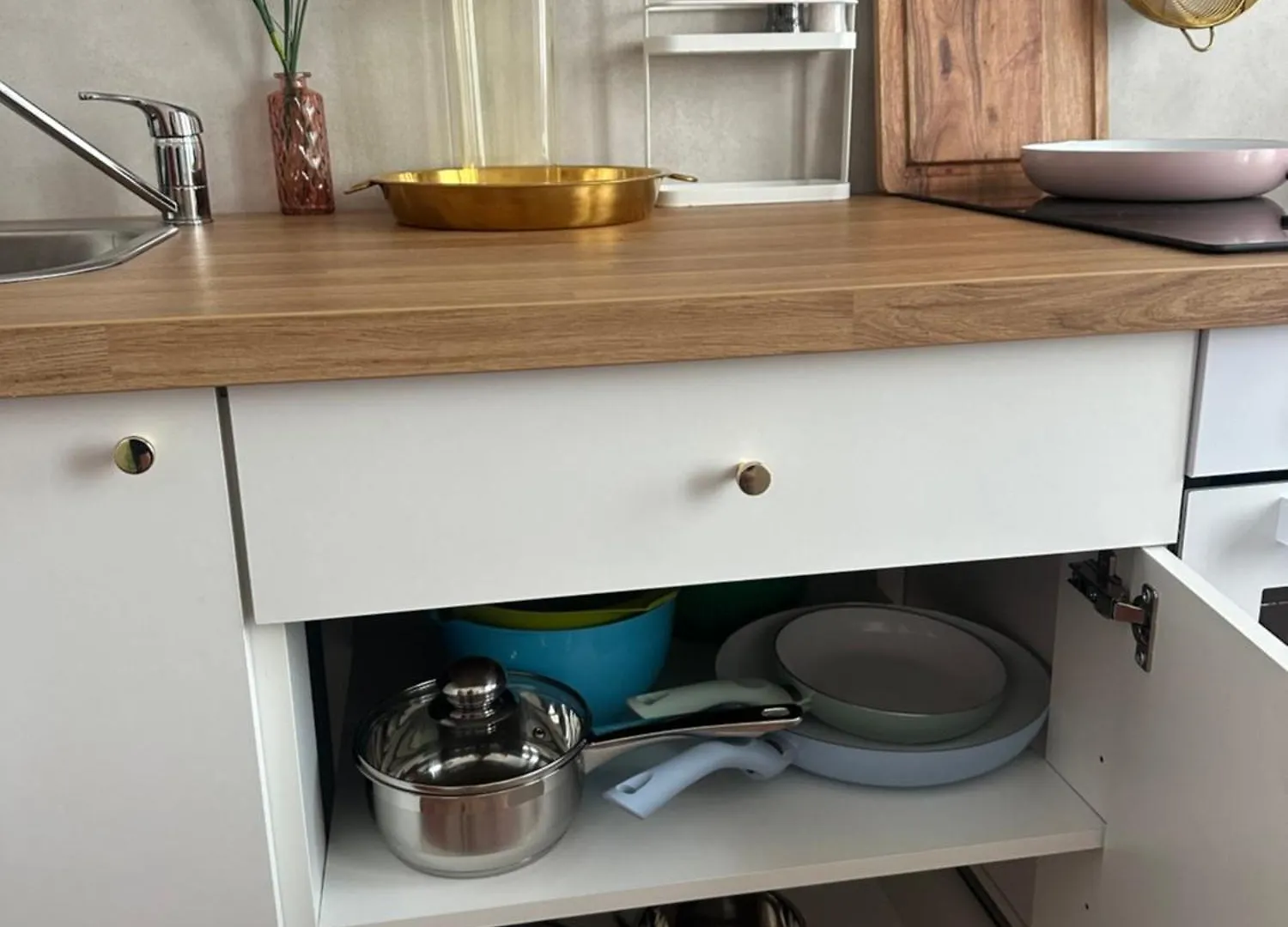 Premium-Apartment Im Duisburger Sueden, Naehe Duesseldorf Flughafen & Messe, Komplett Ausgestattetes Apartment Mit Modernen Altbau-Flair
